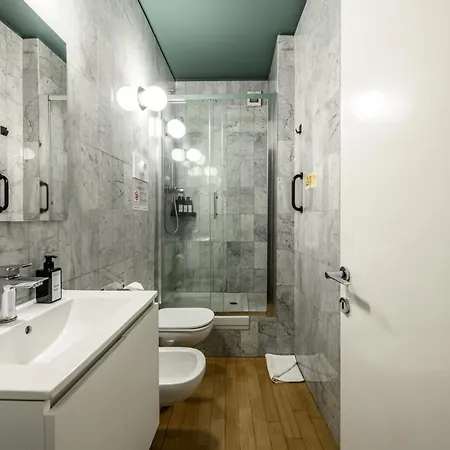 Stylish Loft & Luxury In Duomo Brera 아파트 *